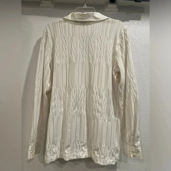Chico’s winter white blouse. Fabric detail some sheer, some raised texture Sz 3 - Picture 3 of 8
